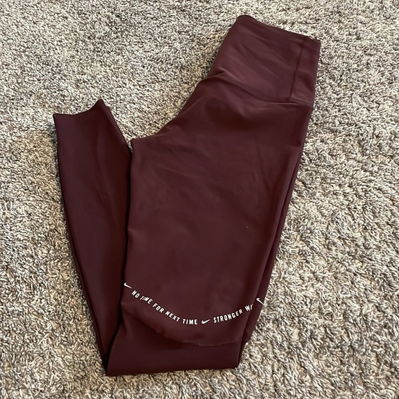 Nike dri-fit leggings size small burgundy - Picture 2 of 4